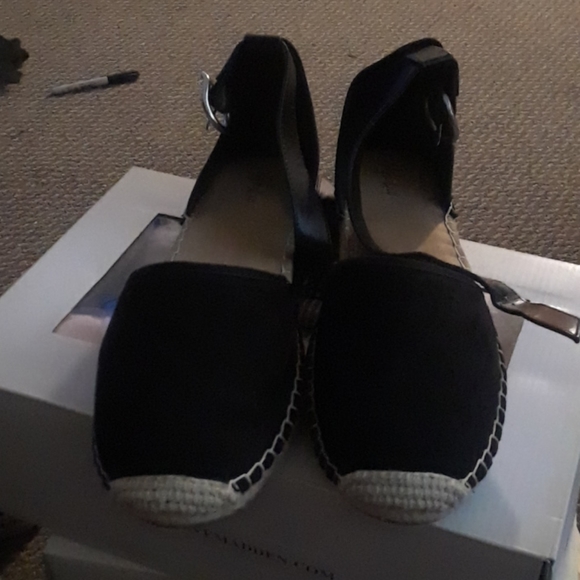 Sandals - Picture 2 of 4